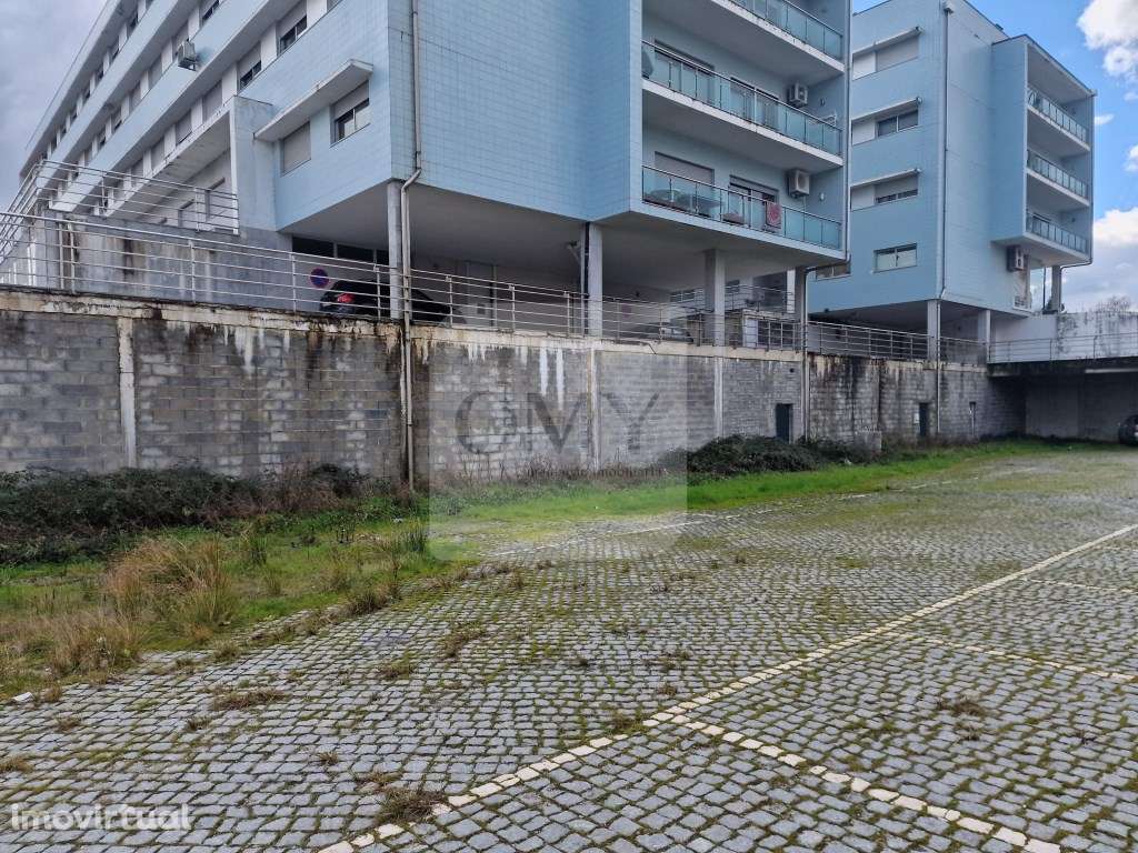 Na Vila de Murça, armazém de 982 m2 em bruto - Grande imagem: 3/6