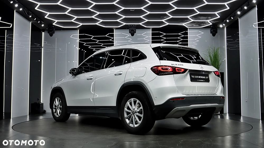 Mercedes-Benz GLA 200 - 6