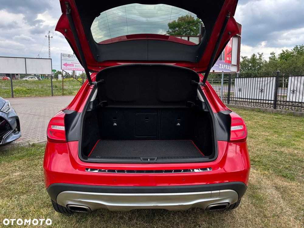 Mercedes-Benz GLA 250 4-Matic - 11