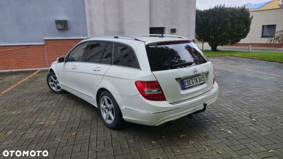 Mercedes-Benz Klasa C 180 CGI BlueEff Avantgarde - 11