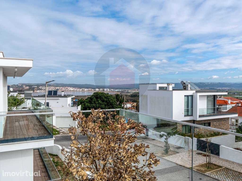 Moradia Contemporânea com Jardim e Piscina em Salir do Porto - Grande imagem: 3/36