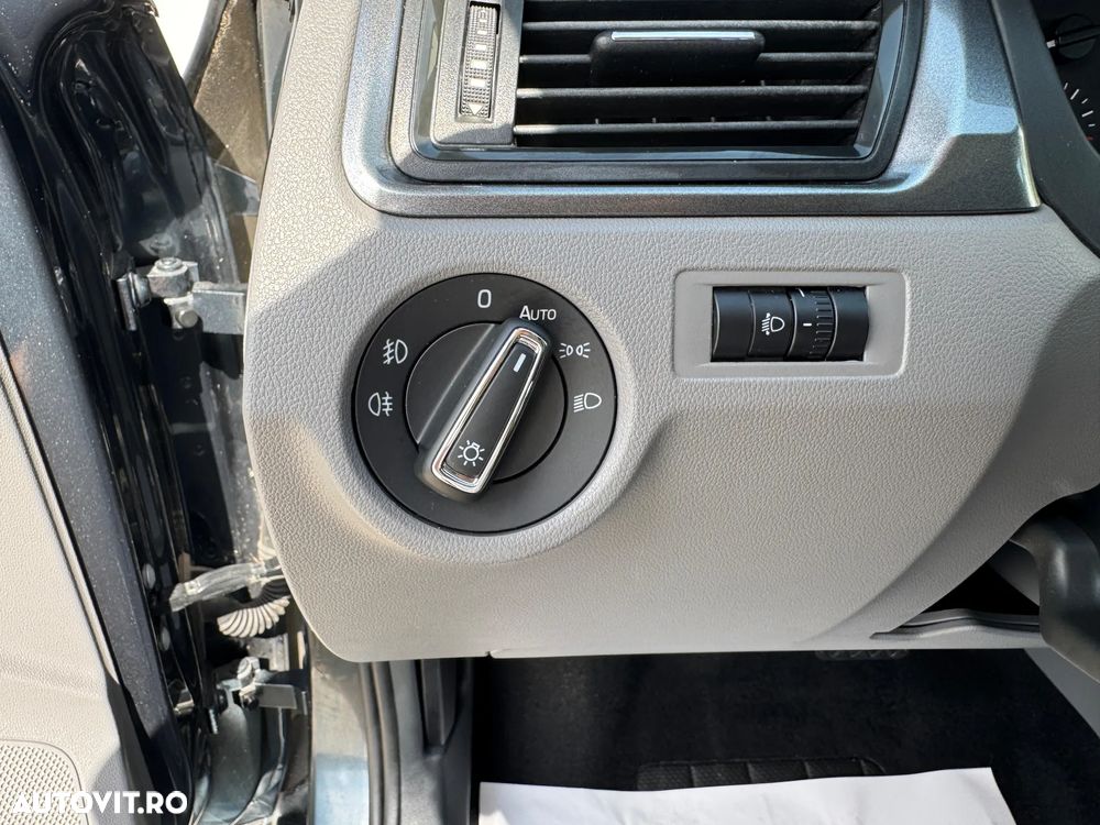 Skoda RAPID Spaceback 1.4 TSI DSG Drive Green tec - 14