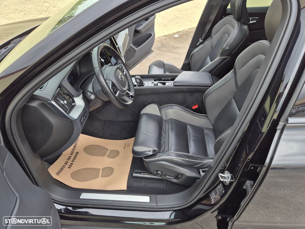 Volvo XC 60 2.0 T6 PHEV R-Design AWD - 16