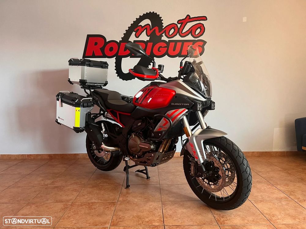 QJ Motor SRT 600SX (NOVO MODELO) - OFERTA 3 MALAS ALUMÍNIO + EQUIPAMENTO - 1