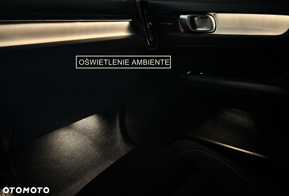 Volvo XC 40 B3 B DKG Plus Black Edition - 28
