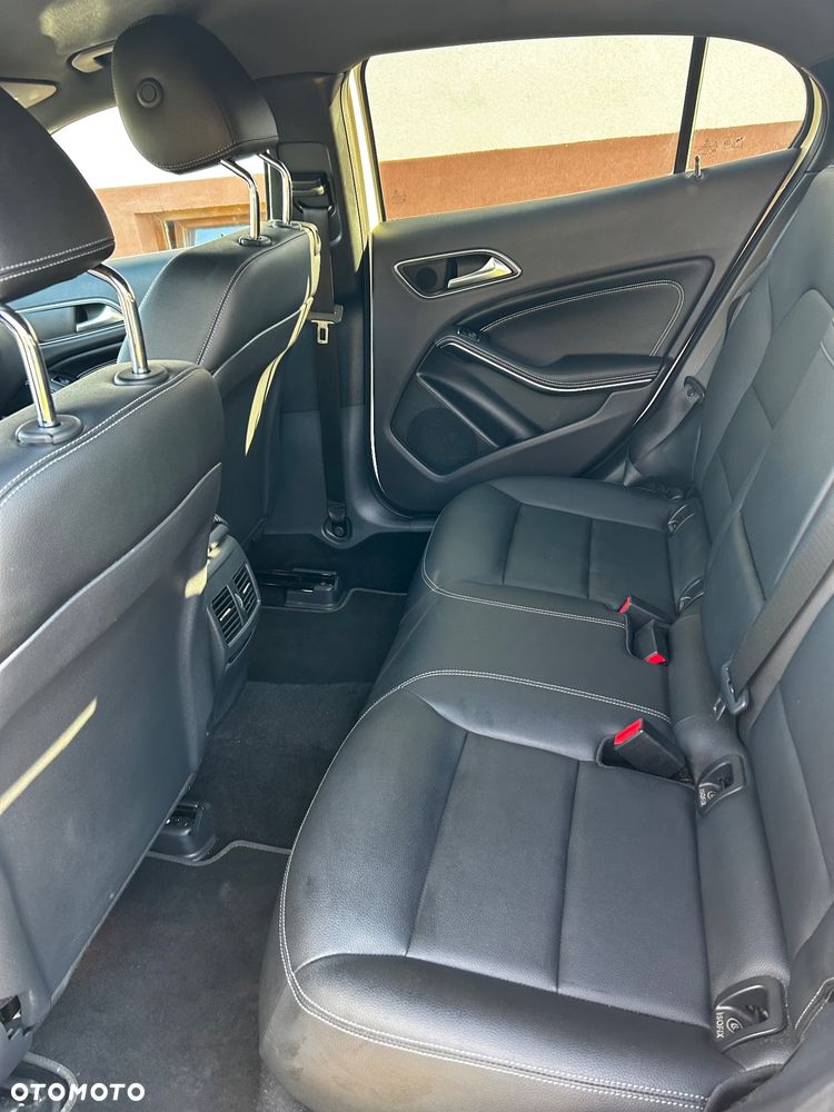 Mercedes-Benz GLA - 11