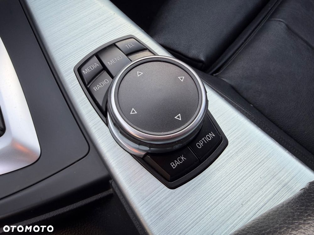 BMW Seria 3 320d xDrive - 17