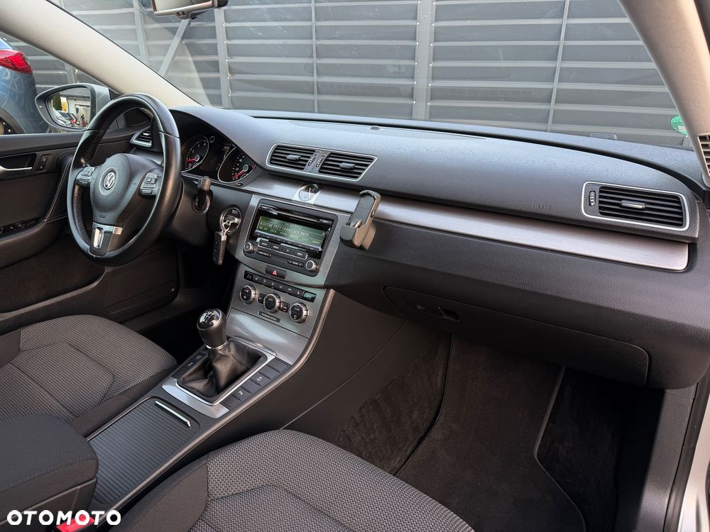 Volkswagen Passat - 21