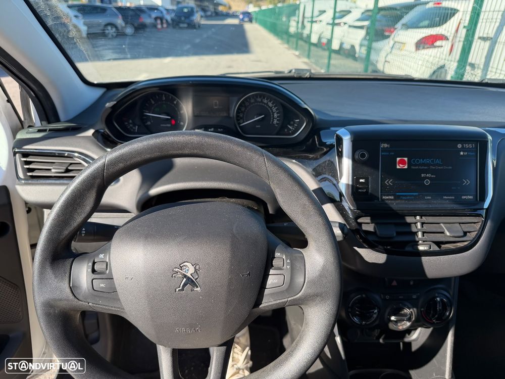 Peugeot 208 - 5