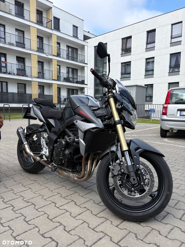 Suzuki GSR - 5
