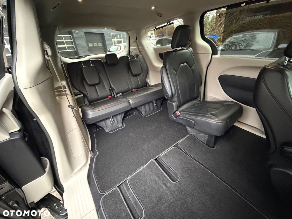 Chrysler Pacifica - 17