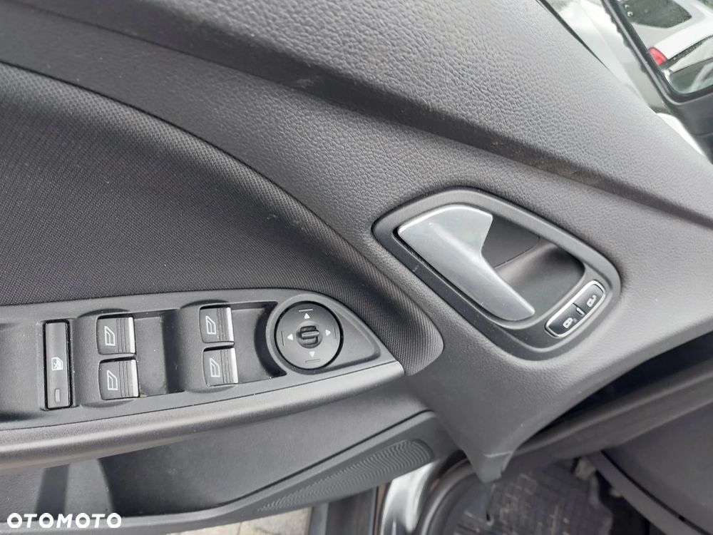 Ford Focus 1.5 TDCi DPF Start-Stopp-System ST-Line - 11