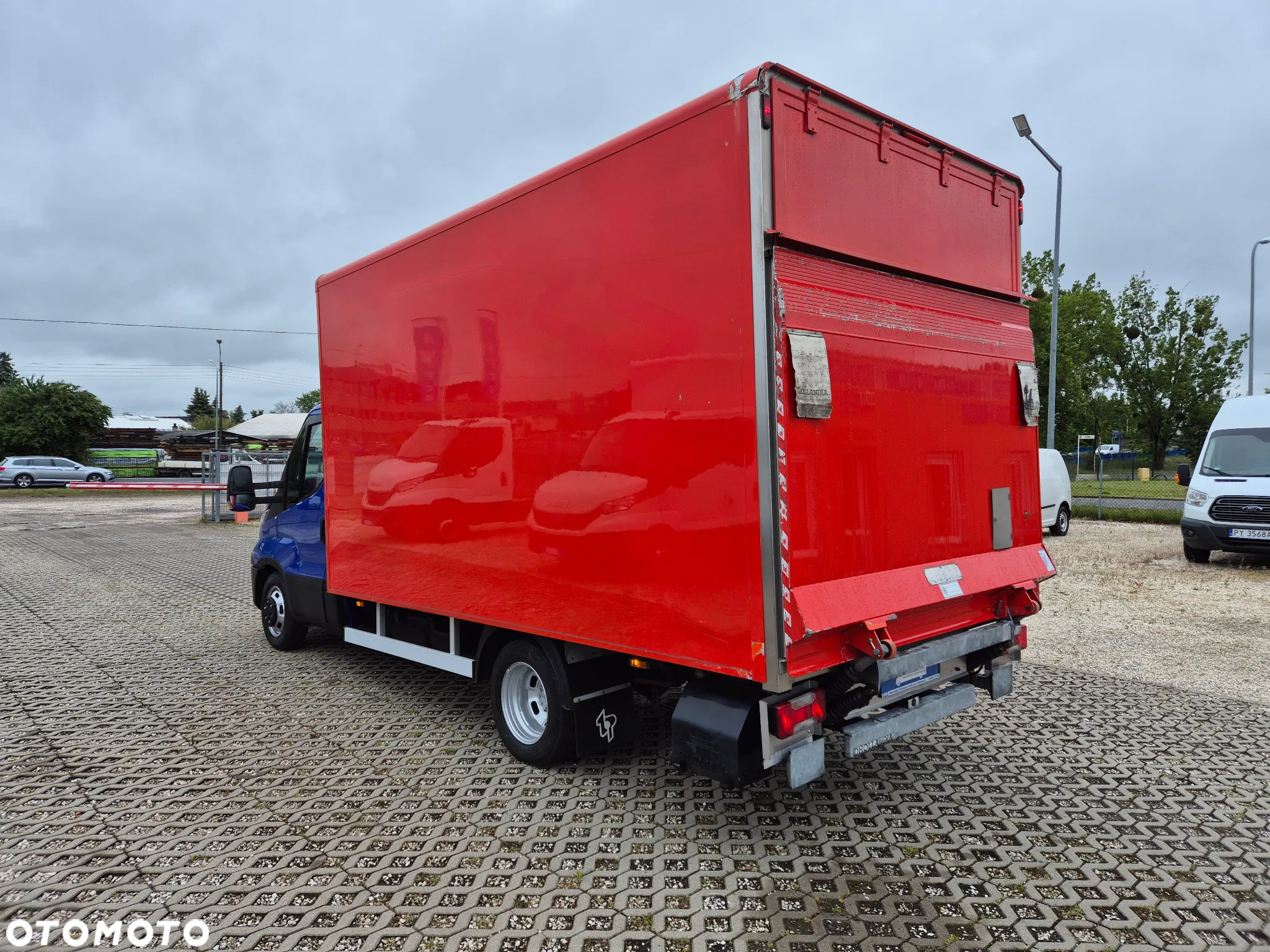Iveco Daily 40C18 Hi-Matic 3.0 HPi, kontener 8PAL, winda 750KG - 9