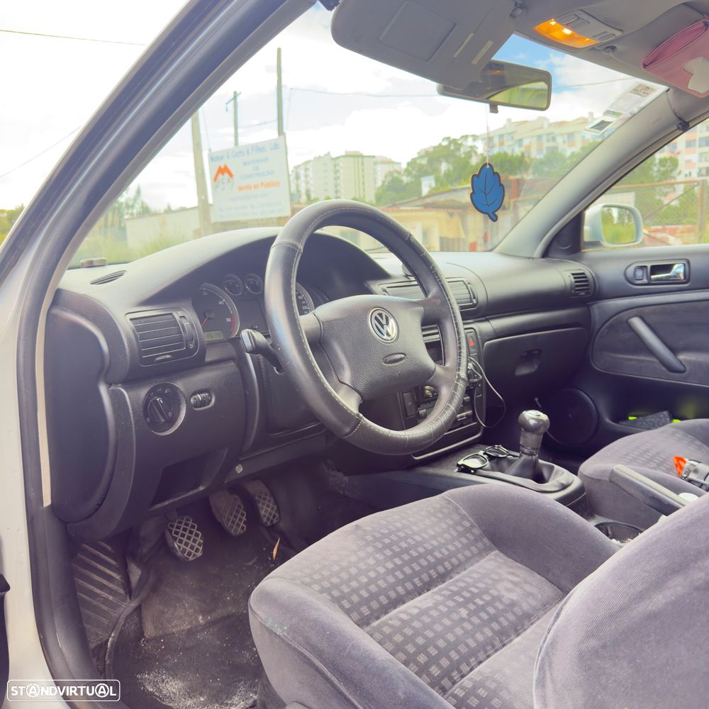VW Passat 1.9 TDi Highline - 5