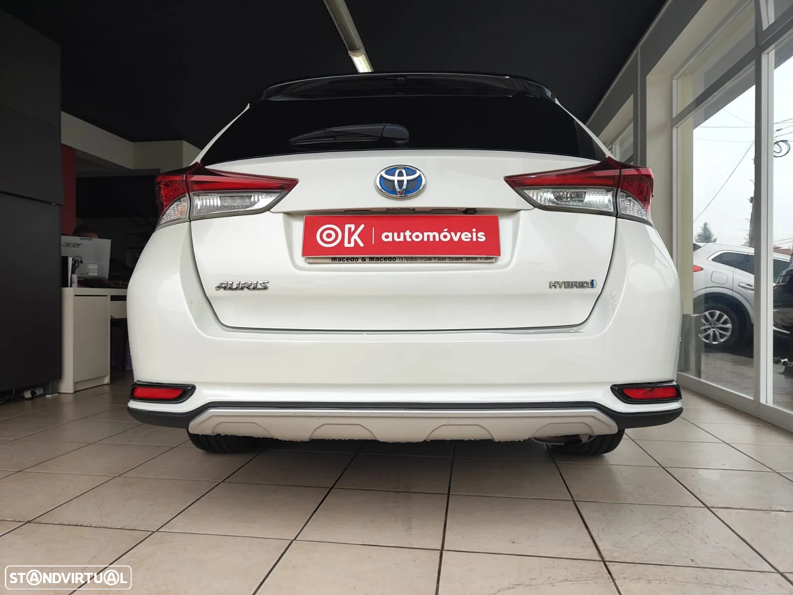 Toyota Auris Touring Sports 1.8 HSD Comfort+P.Sport - 8