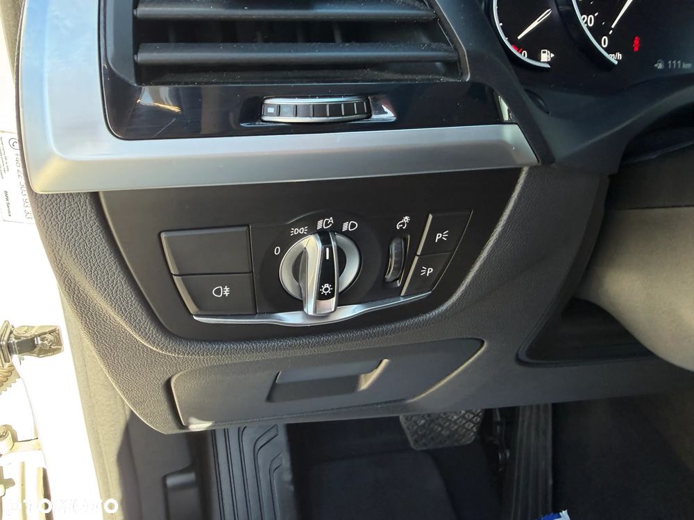 BMW X3 xDrive20i GPF Advantage - 29