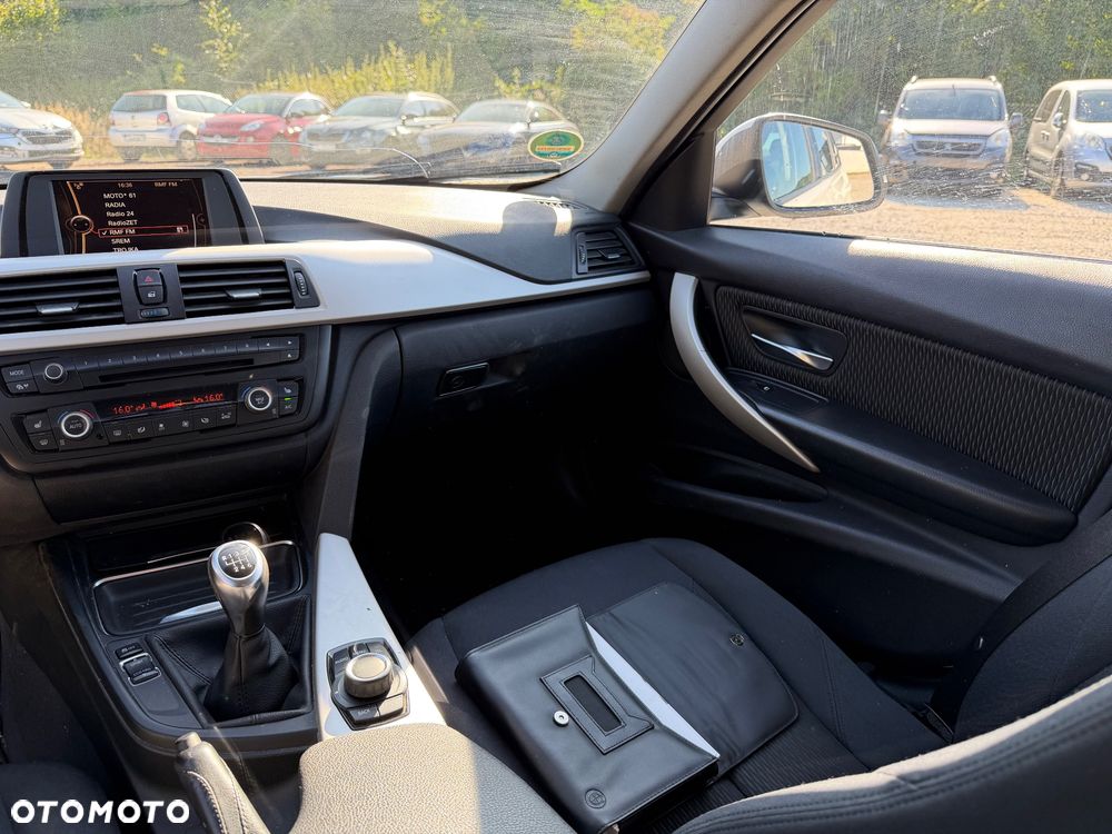 BMW Seria 3 318d Edition Luxury Line Purity - 27