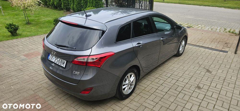 Hyundai i30 blue Kombi 1.6 CRDi Classic Navigation - 23