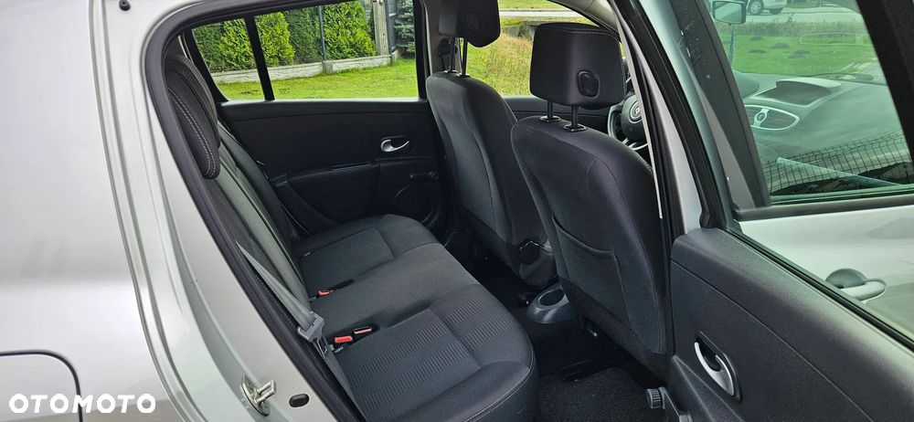 Renault Clio 1.2 16V 75 Expression - 11