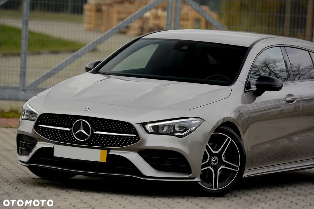 Mercedes-Benz CLA 180 Shooting Brake AMG Line - 8