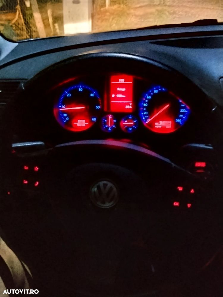 Volkswagen Passat 2.0 TDI DPF Highline - 11