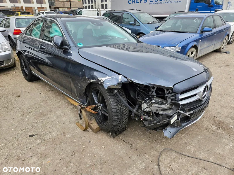 Mercedes-Benz Klasa C 200 4-Matic 9G-TRONIC - 2