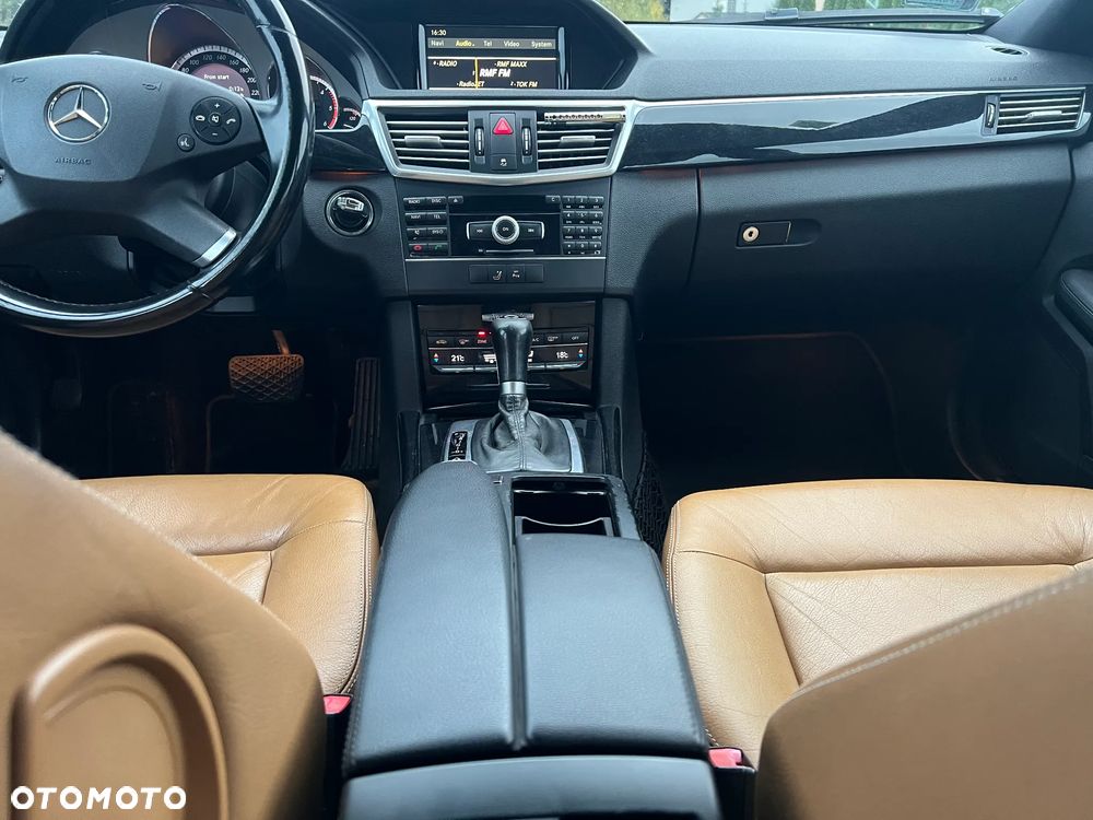 Mercedes-Benz Klasa E 220 T CDI DPF BlueEFFICIENCY Automatik Avantgarde - 30