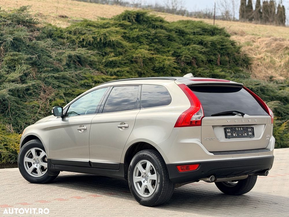 Volvo XC 60 D3 AWD Aut. Momentum - 4