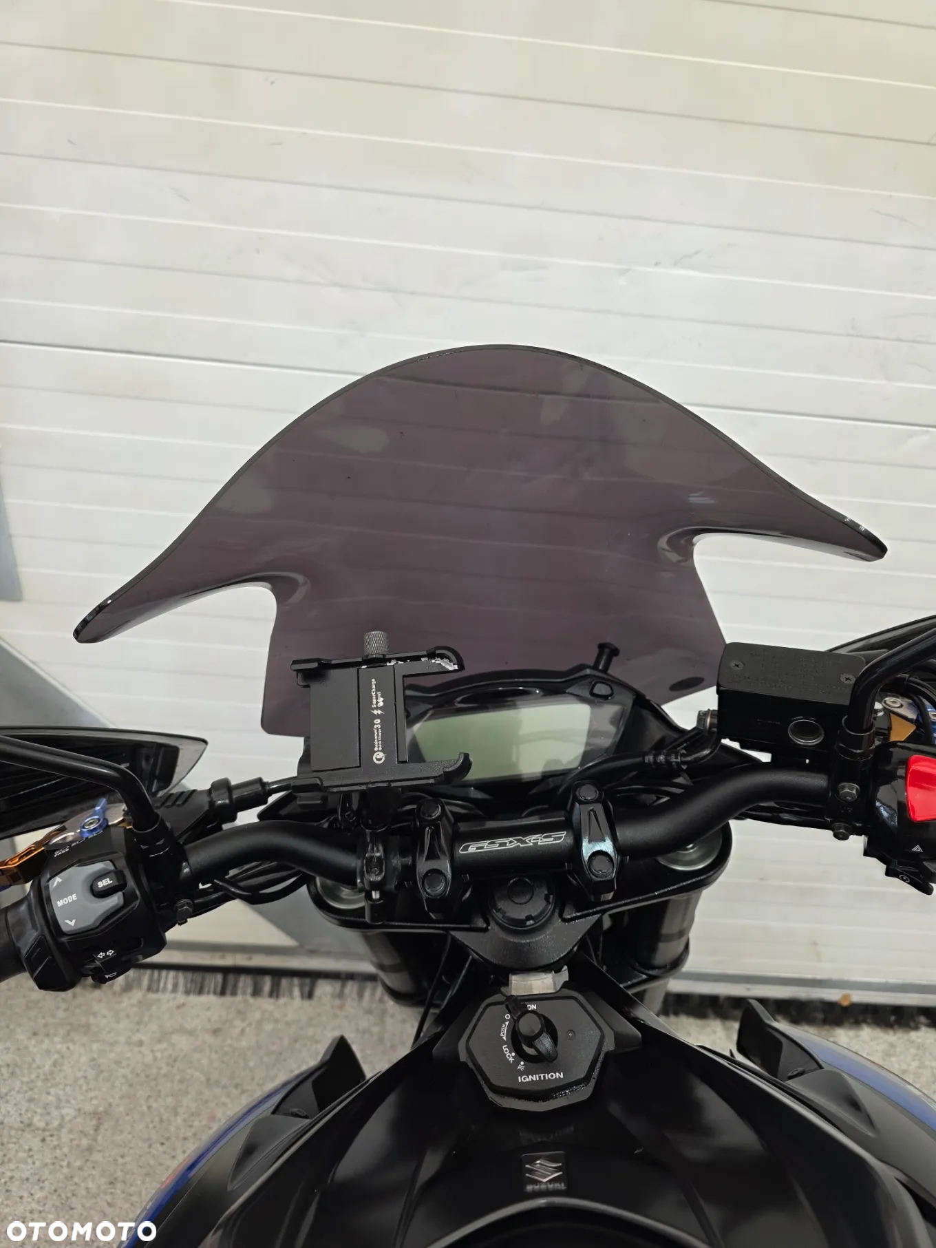 Suzuki GSX - 26