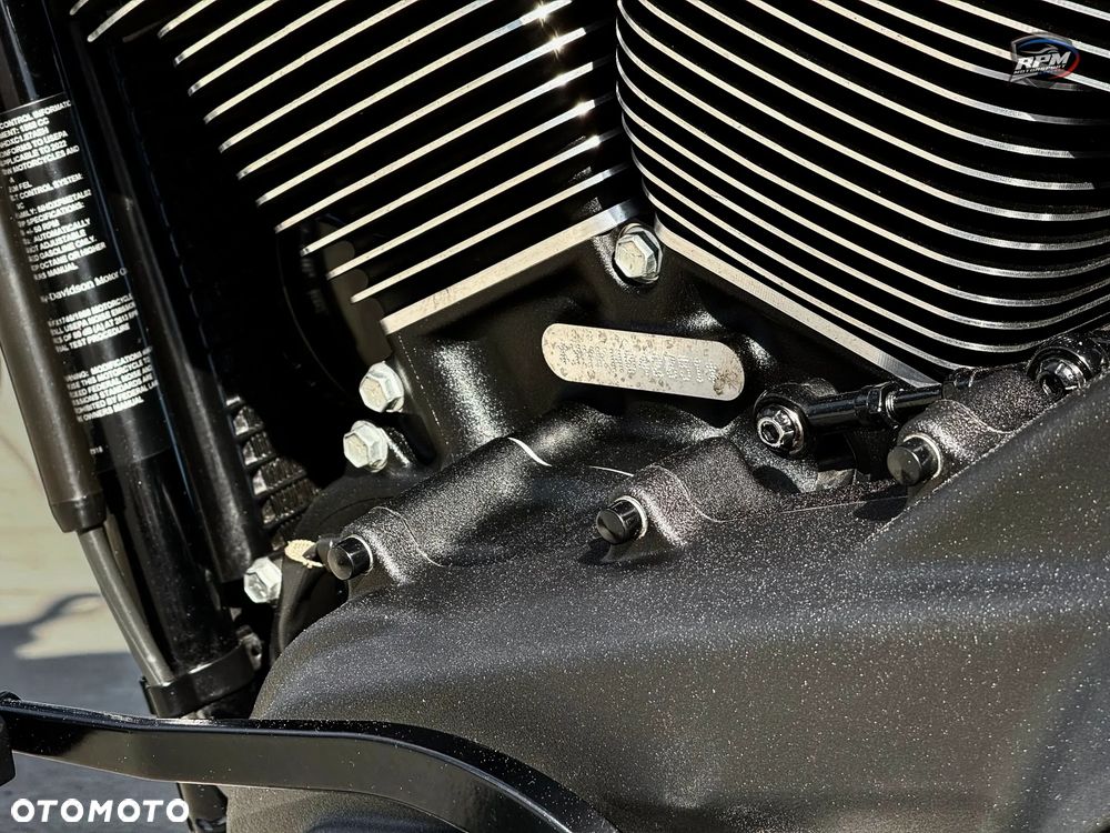 Harley-Davidson Softail Street Bob - 17