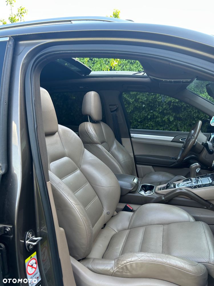 Porsche Cayenne Platinum Edition - 13