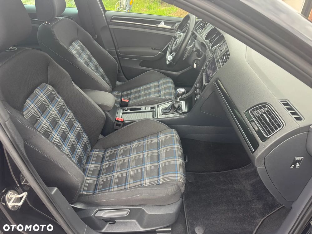 Volkswagen Golf - 9