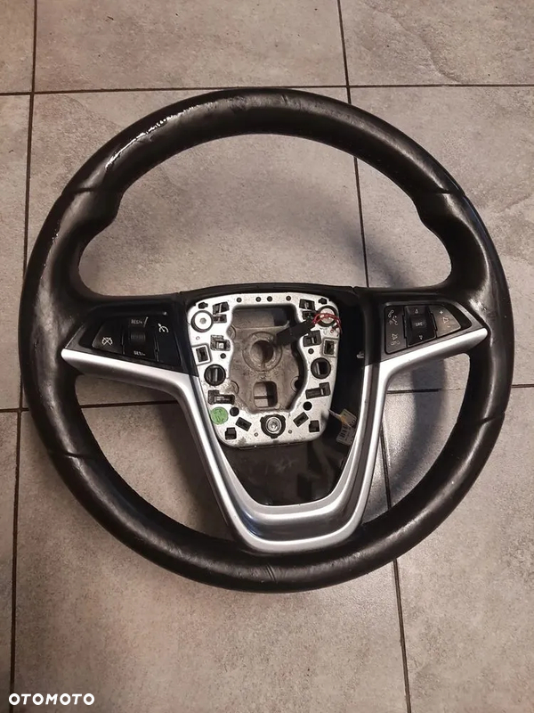 KIEROWNICA CZARNA SKÓRA OPEL INSIGNIA A 13306885