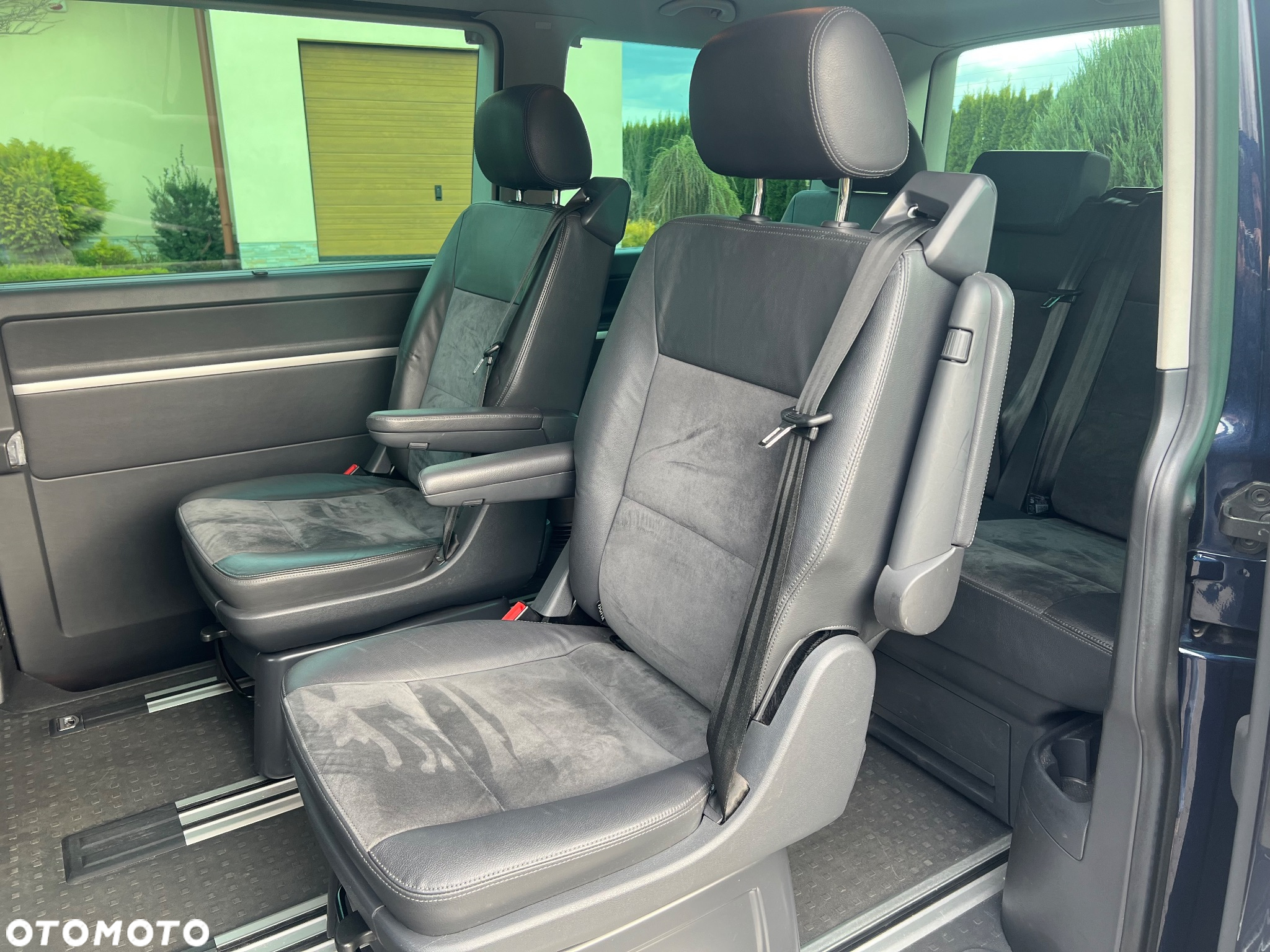 Volkswagen Multivan - 10