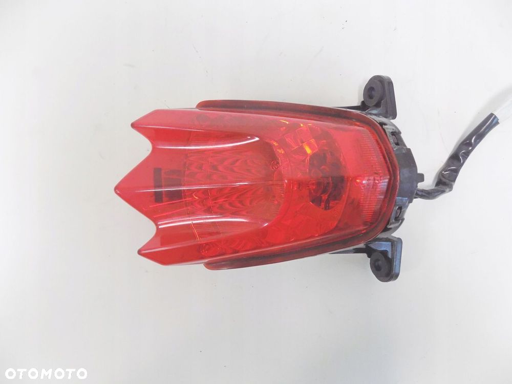 SUZUKI GSX-S 125 LAMPA TYLNA TYŁ - 2