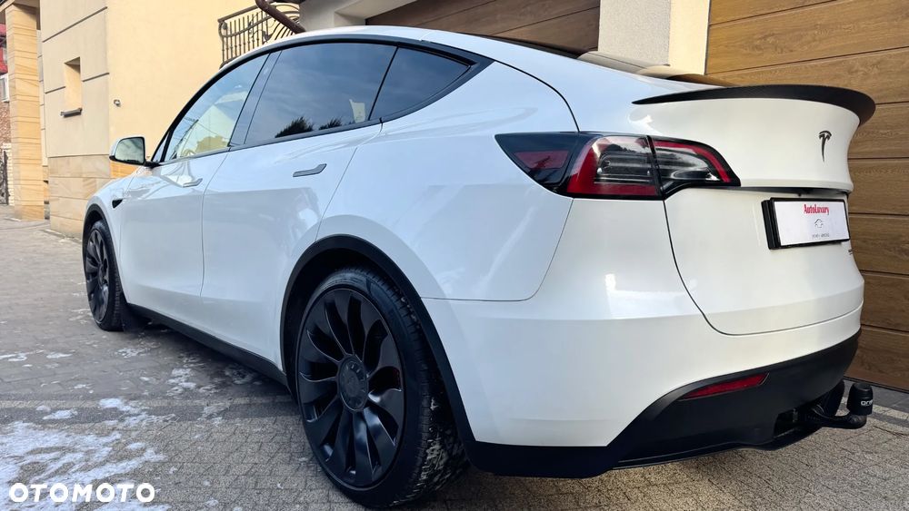Tesla Y Performance AWD - 6