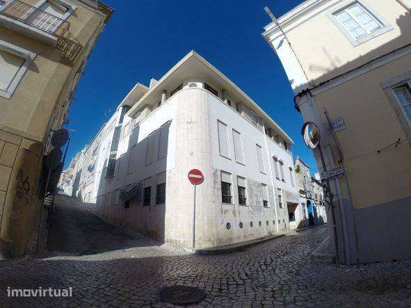 T1 para arrendar, em Sesimbra, a 100 mts da praia, com garagem - Grande imagem: 2/13