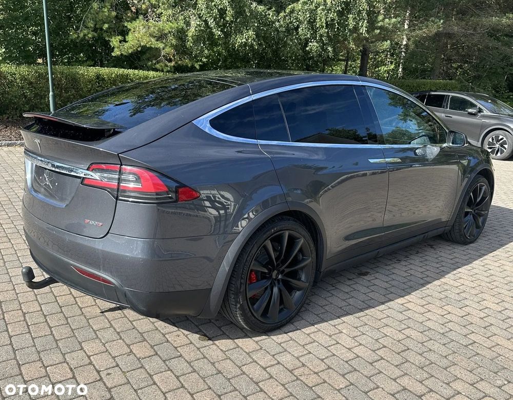 Tesla Model X - 6