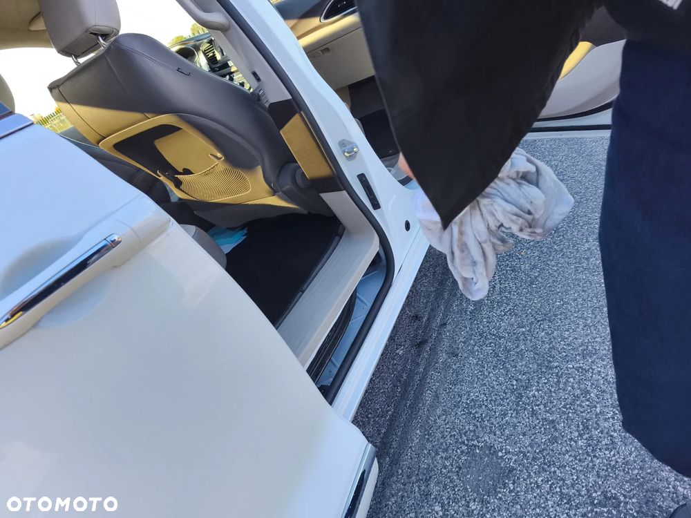 Chrysler Pacifica - 25