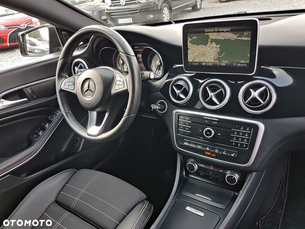 Mercedes-Benz CLA 200 7G-DCT AMG Line - 27