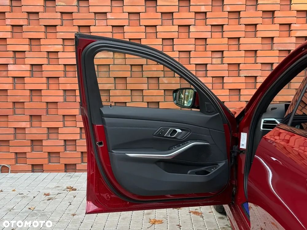 BMW Seria 3 318i M Sport - 12