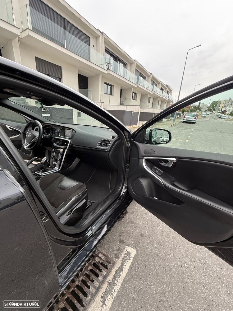 Volvo V40 D2 R Design - 13