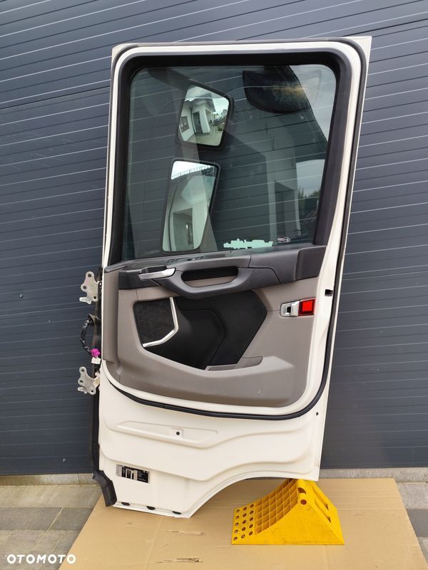 DRZWI SCANIA S NEXT GEN KOMPLETNE PRAWE - 2