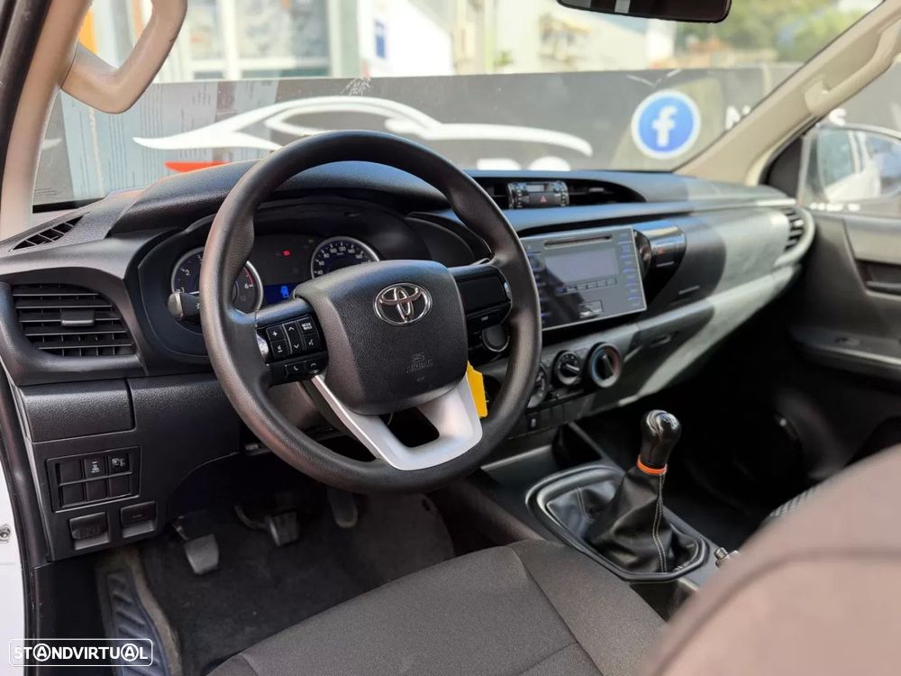 Toyota hilux 2.4 d-4d 4wd ce 3l - 7