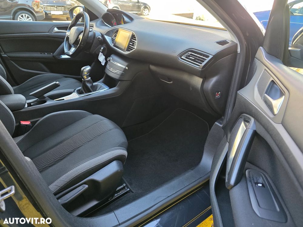 Peugeot 308 1.2 L PureTech Turbo Allure - 13