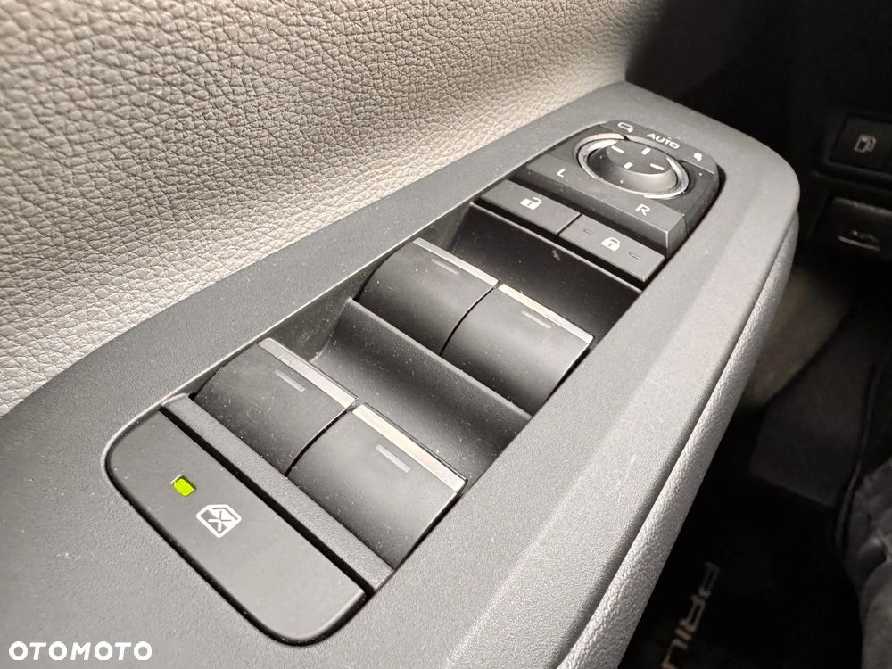 Toyota Prius 2.0 Hybrid Prestige - 13