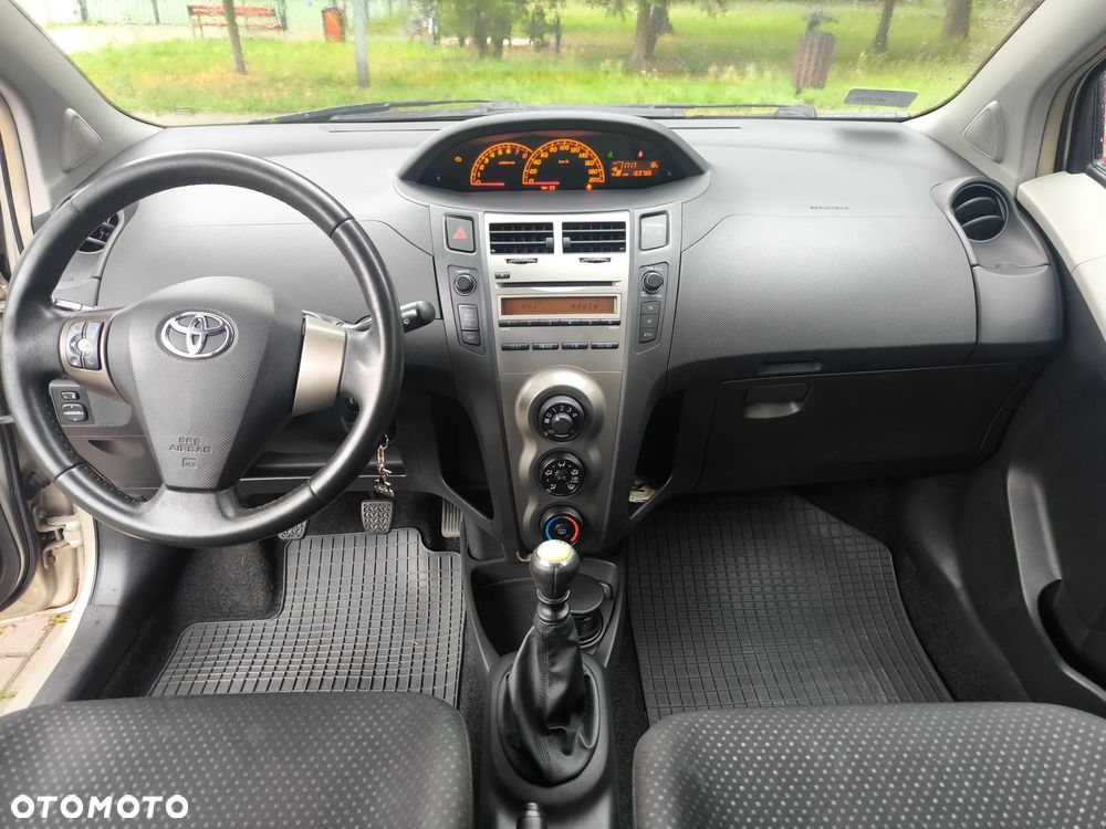 Toyota Yaris 1.33 Prestige - 11