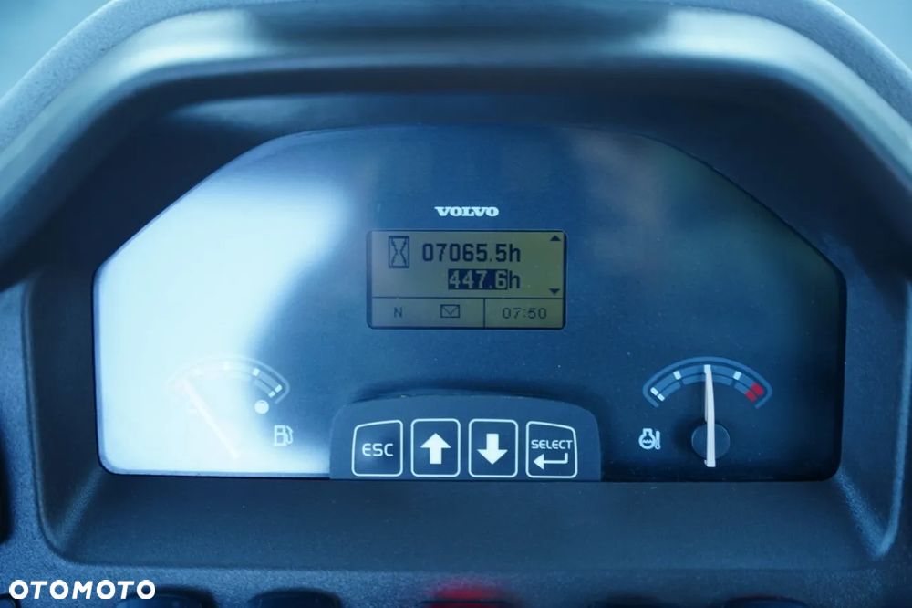 Volvo BL71B / KOPARKO-ŁADOWARKA / KLIMATYZACJA / SKARPÓWKA - 40
