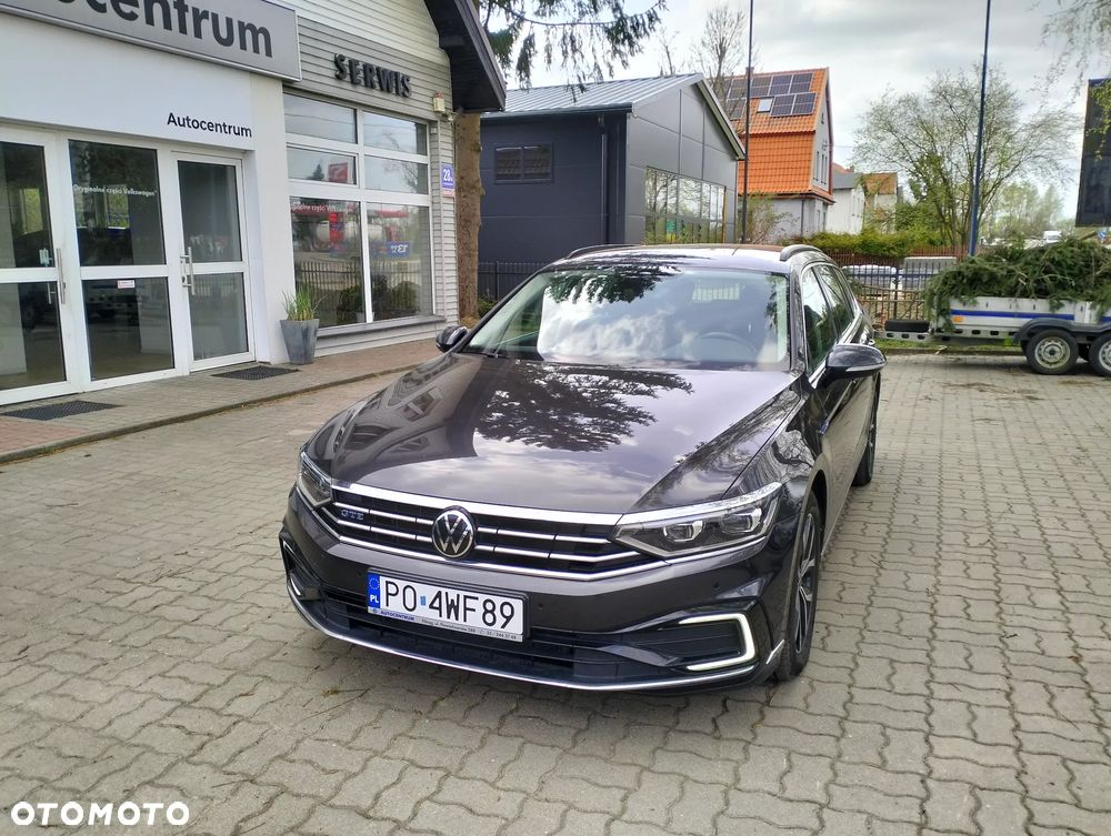 Volkswagen Passat - 1