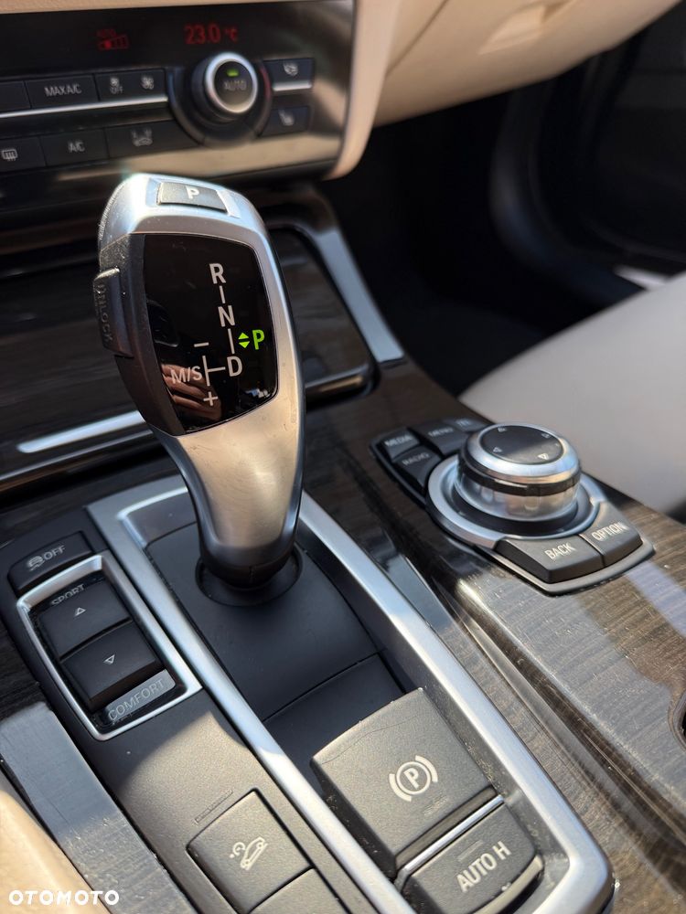 BMW Seria 5 525d xDrive - 7